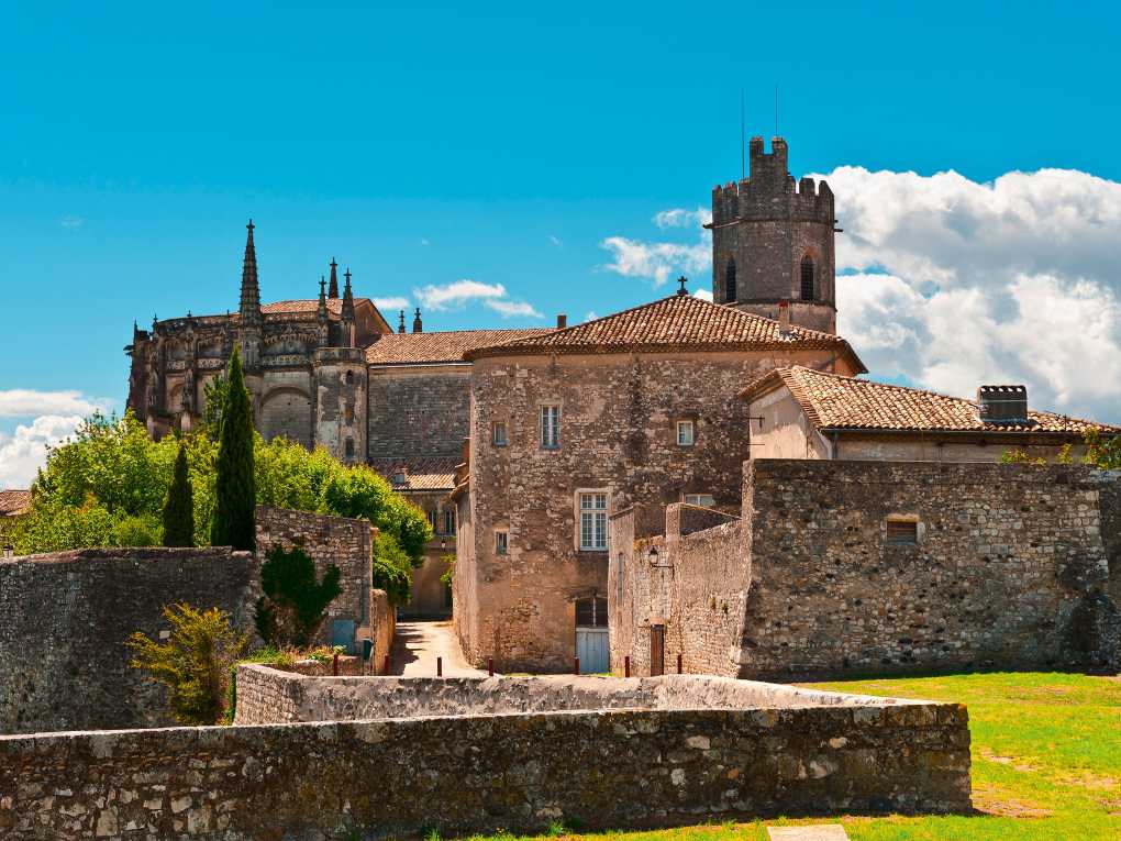 VIVIERS CRUCEROS RODANO RHONE CRUISES CRUCEROS FLUVIALES FRANCIA CRUCEROS FRANCE CRUISES #Viviers #CrucerosRodano #RhoneCruises #CrucerosFrancia #CrucerosLyon #ArdecheCruises